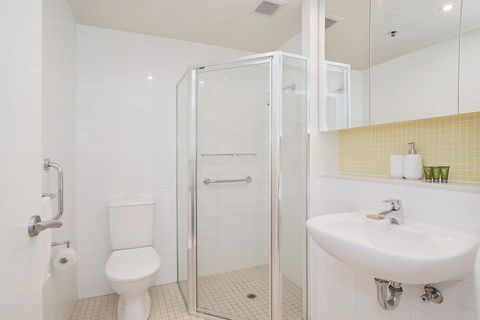 Beachside Luxury & Comfort, Ocean Views In Glenelg - Accommodation in Brisbane 21