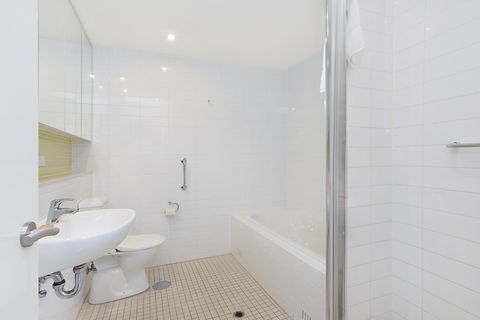 Beachside Luxury & Comfort, Ocean Views In Glenelg - Accommodation in Brisbane 19