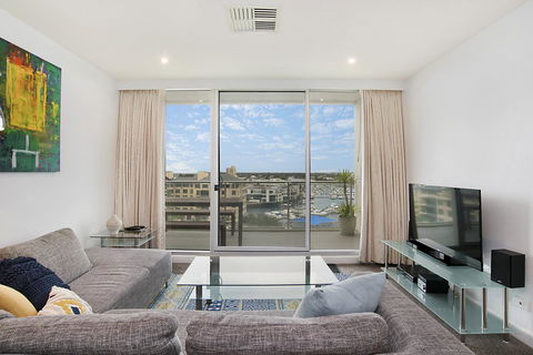 Beachside Luxury & Comfort, Ocean Views In Glenelg - Accommodation in Brisbane 8