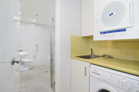 Beachside Luxury & Comfort, Ocean Views In Glenelg - Accommodation in Brisbane 20