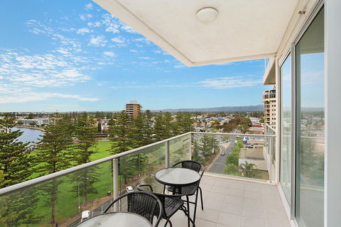 Beachside Luxury & Comfort, Ocean Views In Glenelg - Accommodation in Brisbane 23
