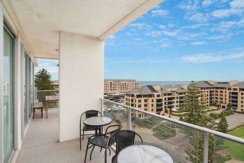 Beachside Luxury & Comfort, Ocean Views In Glenelg - Accommodation in Brisbane 2