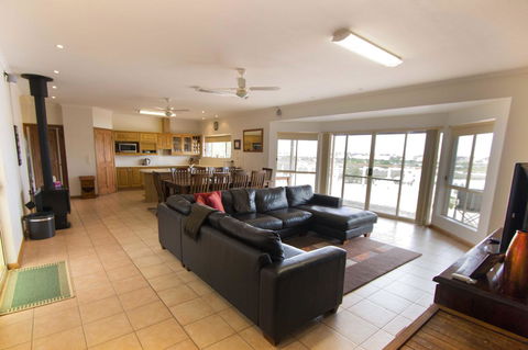 Limestone Ridge - Accommodation in Brisbane 4