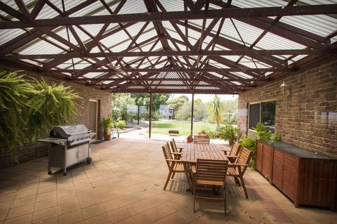 Limestone Ridge - Accommodation in Brisbane 1