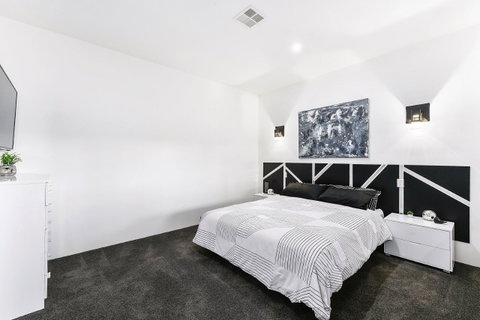 KENNEDY EXECUTIVE TOWNHOUSE - Accommodation in Brisbane 2