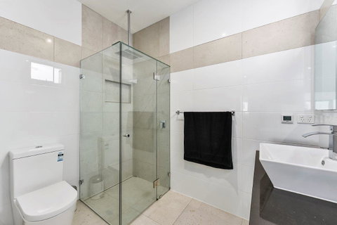 KENNEDY EXECUTIVE TOWNHOUSE - Accommodation in Brisbane 7