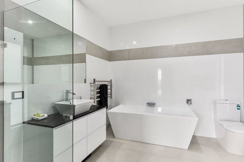 KENNEDY EXECUTIVE TOWNHOUSE - Accommodation in Brisbane 1