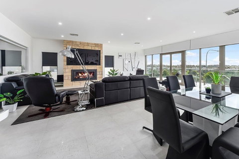 KENNEDY EXECUTIVE TOWNHOUSE - Accommodation in Brisbane 19