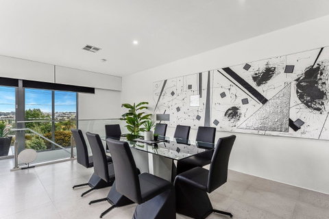 KENNEDY EXECUTIVE TOWNHOUSE - Accommodation in Brisbane 10