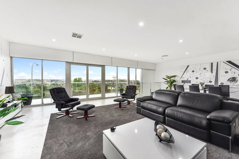 KENNEDY EXECUTIVE TOWNHOUSE - Accommodation in Brisbane 13