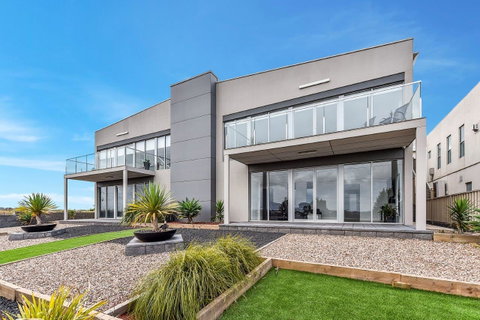 KENNEDY EXECUTIVE TOWNHOUSE - Accommodation in Brisbane 15