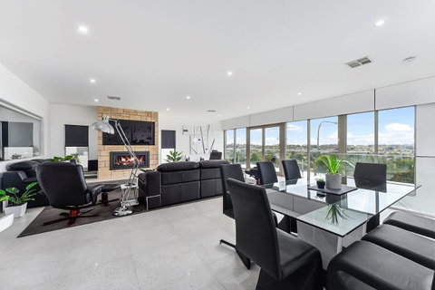 KENNEDY EXECUTIVE TOWNHOUSE - Accommodation in Brisbane 3