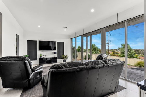 KENNEDY EXECUTIVE TOWNHOUSE - Accommodation in Brisbane 14