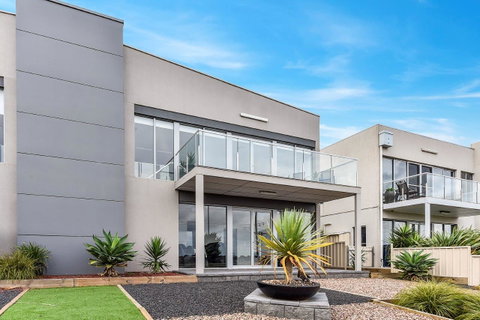 KENNEDY EXECUTIVE TOWNHOUSE - Accommodation in Brisbane 17