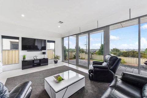 KENNEDY EXECUTIVE TOWNHOUSE - Accommodation in Brisbane 18