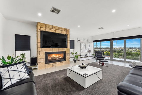 KENNEDY EXECUTIVE TOWNHOUSE - Accommodation in Brisbane 0