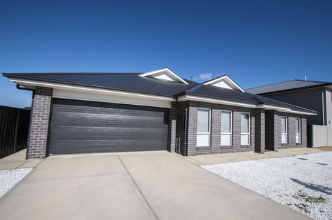 Serene Shores - Accommodation in Brisbane 0