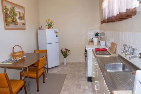Kimba Units - Accommodation in Brisbane 6