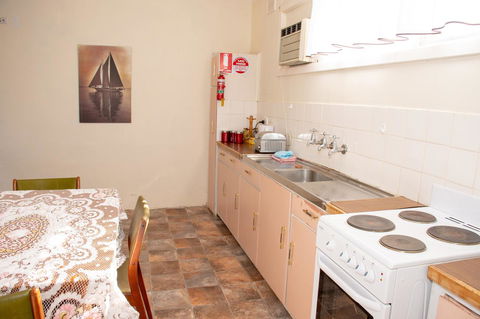 Kimba Units - Accommodation in Brisbane 15