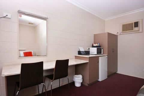Motel Poinsettia - Accommodation in Brisbane 6