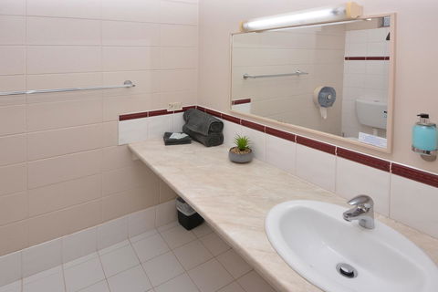 Motel Poinsettia - Accommodation in Brisbane 11