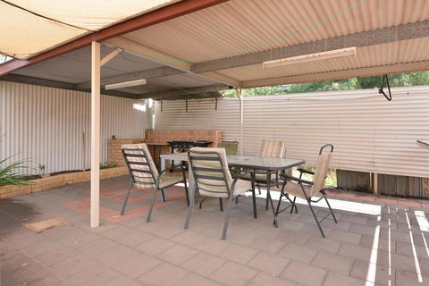Motel Poinsettia - Accommodation in Brisbane 12
