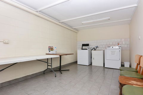 Motel Poinsettia - Accommodation in Brisbane 8