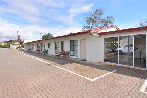 Motel Poinsettia - Accommodation in Brisbane 9