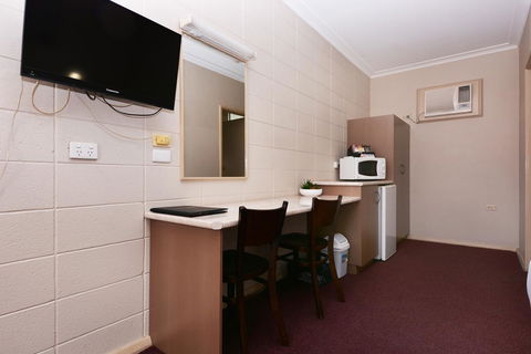 Motel Poinsettia - Accommodation in Brisbane 28