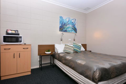 Motel Poinsettia - Accommodation in Brisbane 26