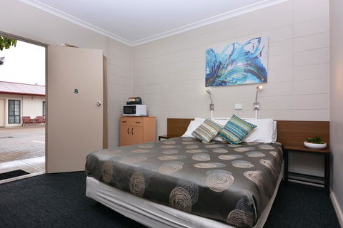Motel Poinsettia - Accommodation in Brisbane 25
