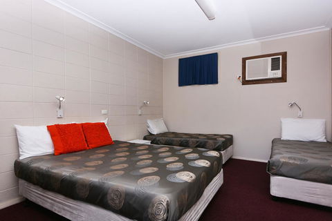Motel Poinsettia - Accommodation in Brisbane 20