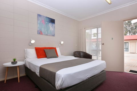 Motel Poinsettia - Accommodation in Brisbane 29