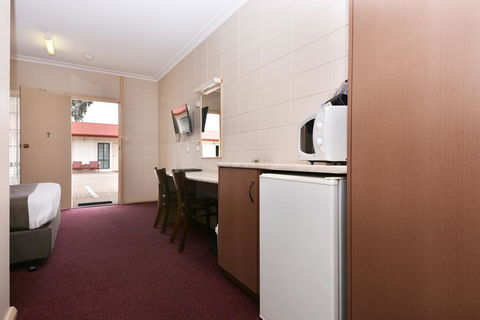 Motel Poinsettia - Accommodation in Brisbane 27