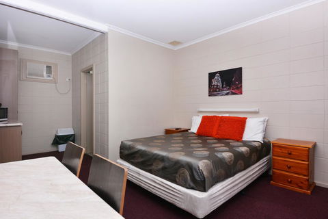 Motel Poinsettia - Accommodation in Brisbane 14