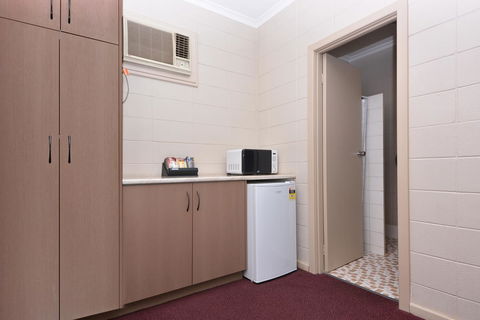 Motel Poinsettia - Accommodation in Brisbane 19