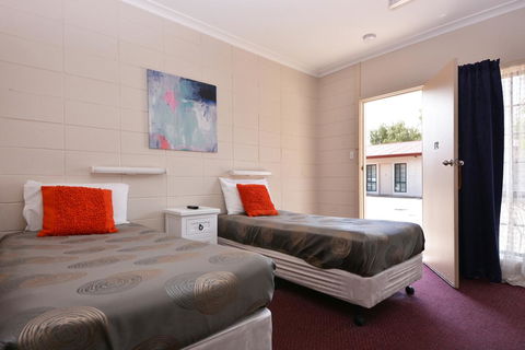 Motel Poinsettia - Accommodation in Brisbane 30