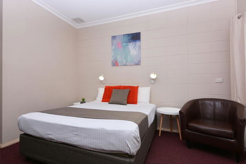 Motel Poinsettia - Accommodation in Brisbane 0