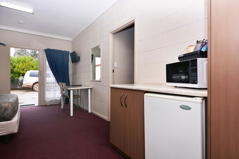 Motel Poinsettia - Accommodation in Brisbane 15