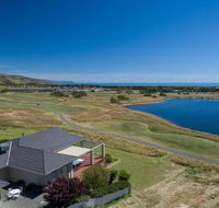 Golfers Paradise 18th Tee - 52 Huntingdale Drive - Accommodation in Brisbane