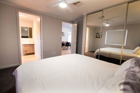 Wellington Lake Retreat - Accommodation in Brisbane 12