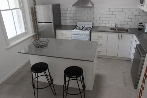 Captain\'s Heritage Cottage - Central Fremantle 2 Bedroom Historic Cottage - Accommodation in Brisbane 13