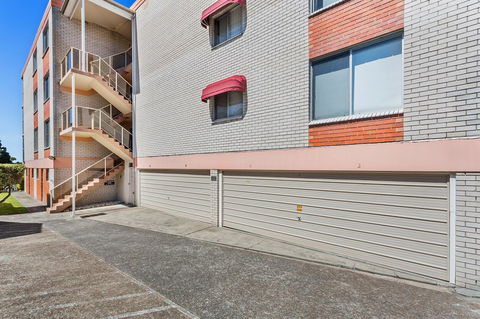 Laman Lodge, Unit 2, 15 Laman Street - Accommodation in Brisbane 14