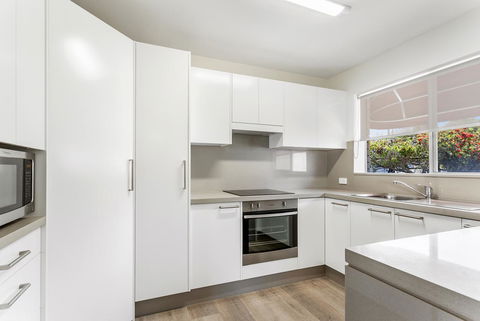 Laman Lodge, Unit 2, 15 Laman Street - Accommodation in Brisbane 7