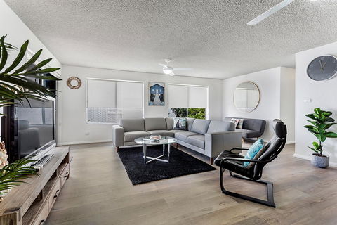 Laman Lodge, Unit 2, 15 Laman Street - Accommodation in Brisbane 1