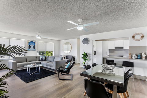 Laman Lodge, Unit 2, 15 Laman Street - Accommodation in Brisbane 2