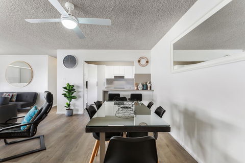 Laman Lodge, Unit 2, 15 Laman Street - Accommodation in Brisbane 5