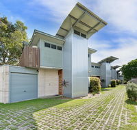 Sun Worship Eco Villas - Accommodation in Brisbane