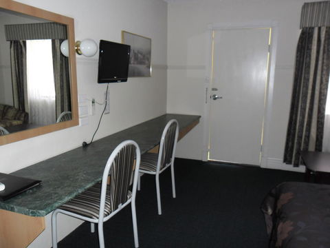 Ben Chifley Motor Inn - Accommodation in Brisbane 40