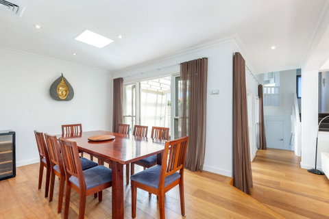 Kensington Self-Contained Modern House (89BROM) - Accommodation in Brisbane 6
